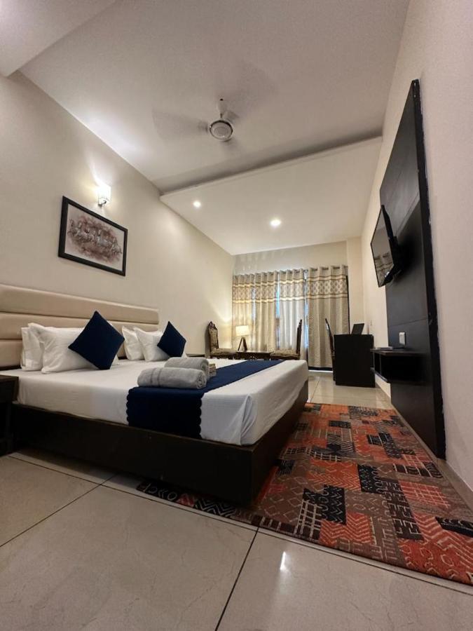 Hotel Jb Residency Zirakpur !! Top Rated & Most Awarded Property In Zirakpur Zewnętrze zdjęcie