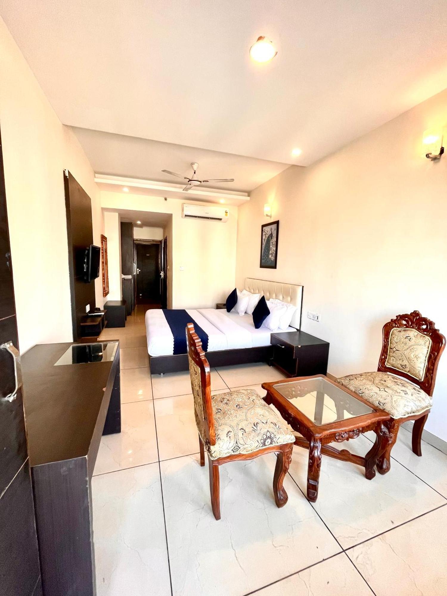 Hotel Jb Residency Zirakpur !! Top Rated & Most Awarded Property In Zirakpur Zewnętrze zdjęcie