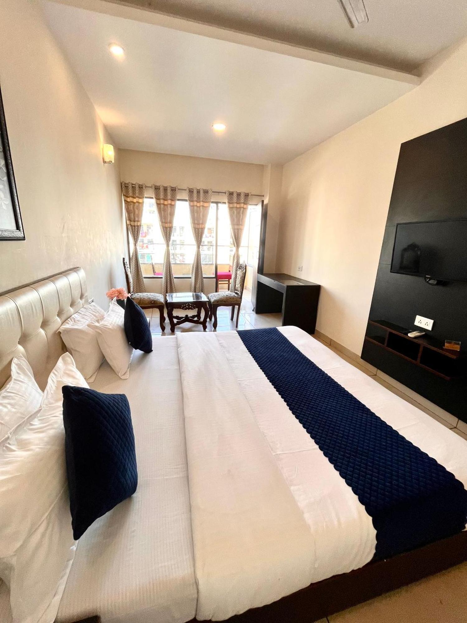 Hotel Jb Residency Zirakpur !! Top Rated & Most Awarded Property In Zirakpur Zewnętrze zdjęcie