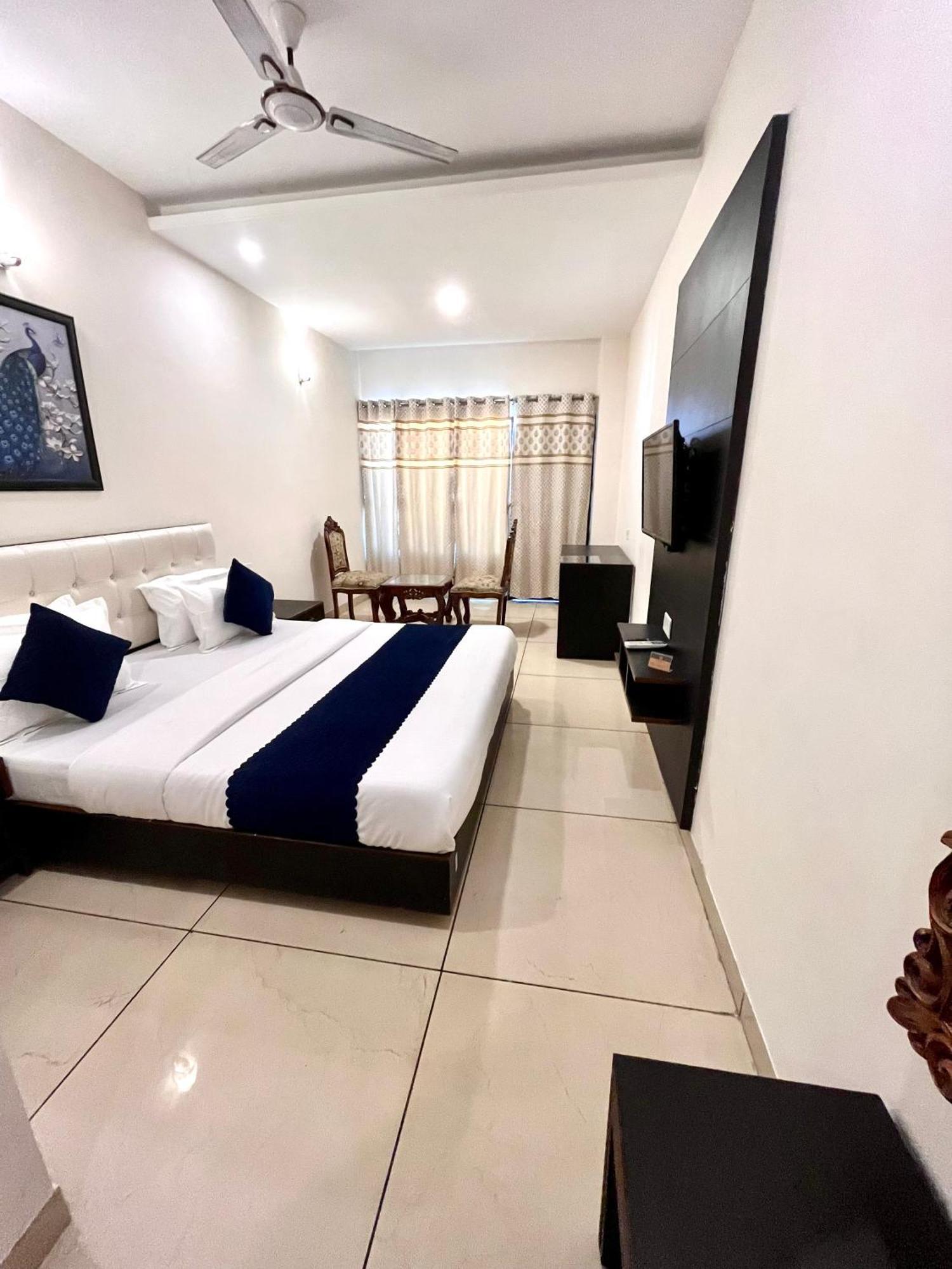 Hotel Jb Residency Zirakpur !! Top Rated & Most Awarded Property In Zirakpur Zewnętrze zdjęcie