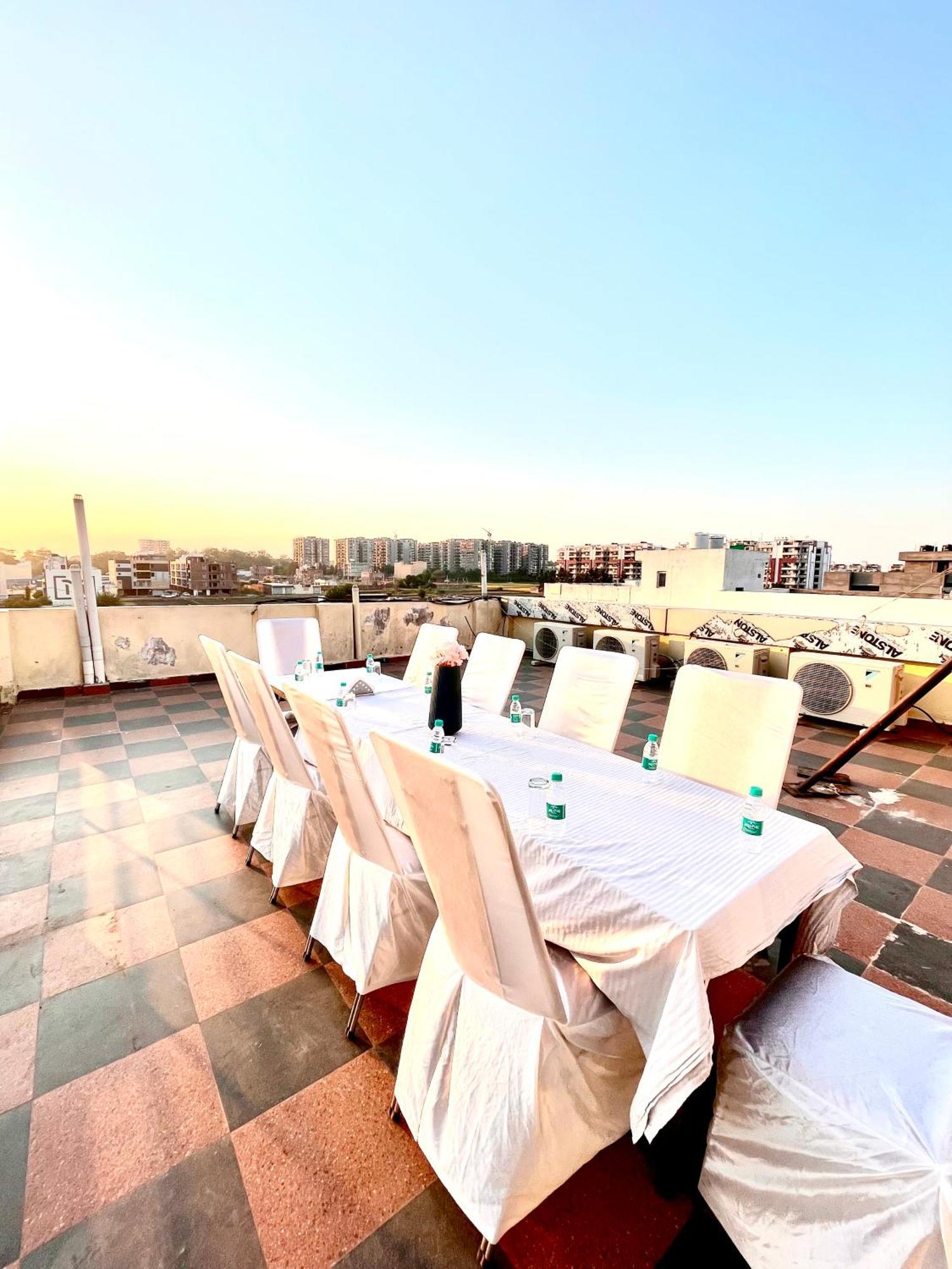 Hotel Jb Residency Zirakpur !! Top Rated & Most Awarded Property In Zirakpur Zewnętrze zdjęcie