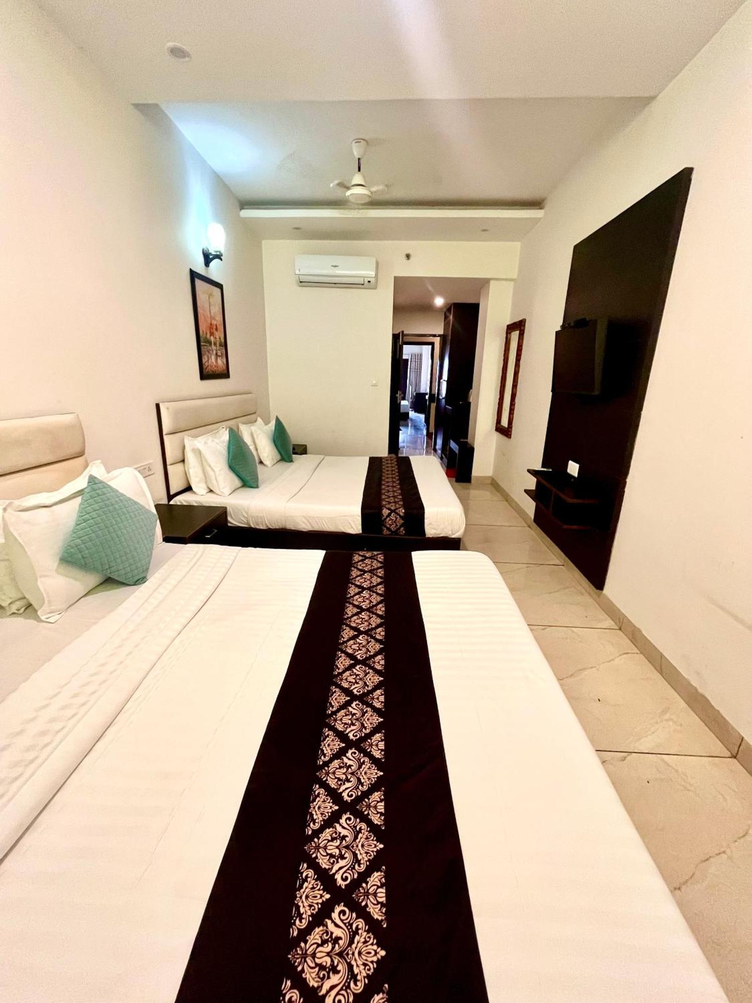 Hotel Jb Residency Zirakpur !! Top Rated & Most Awarded Property In Zirakpur Zewnętrze zdjęcie